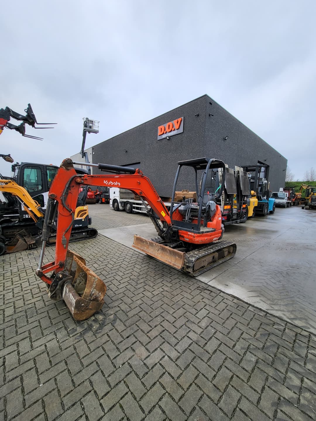 Kubota U25