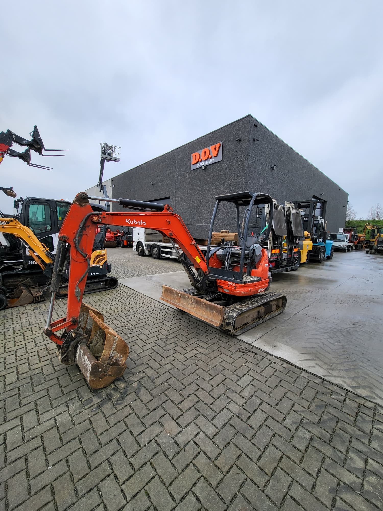 Kubota U25