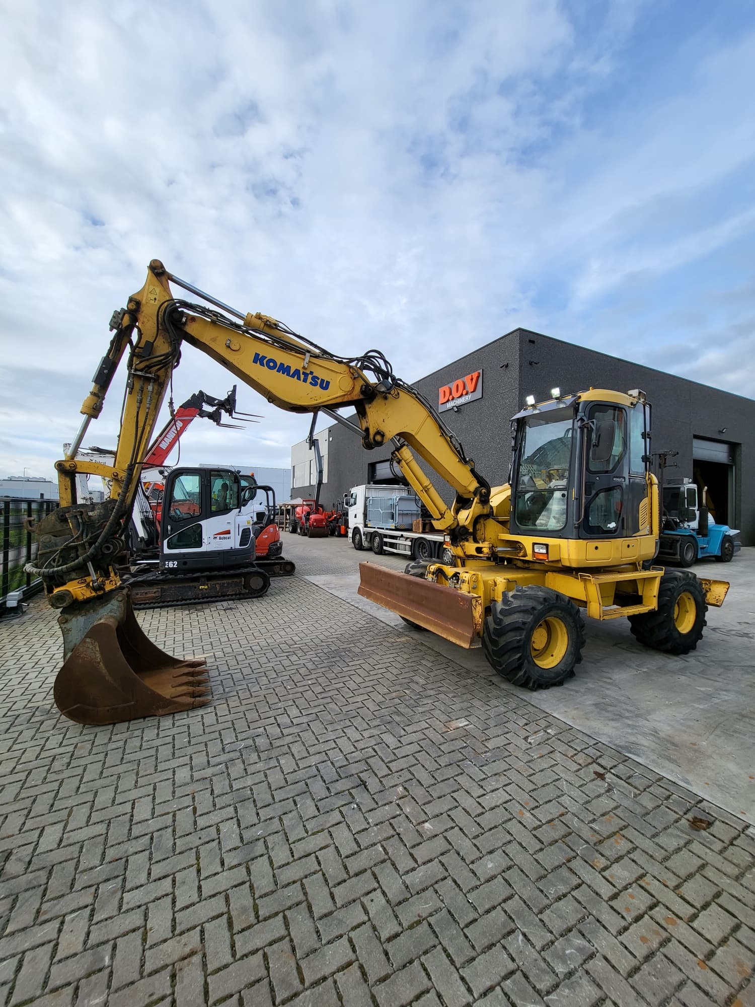 Komatsu PW118MR-8