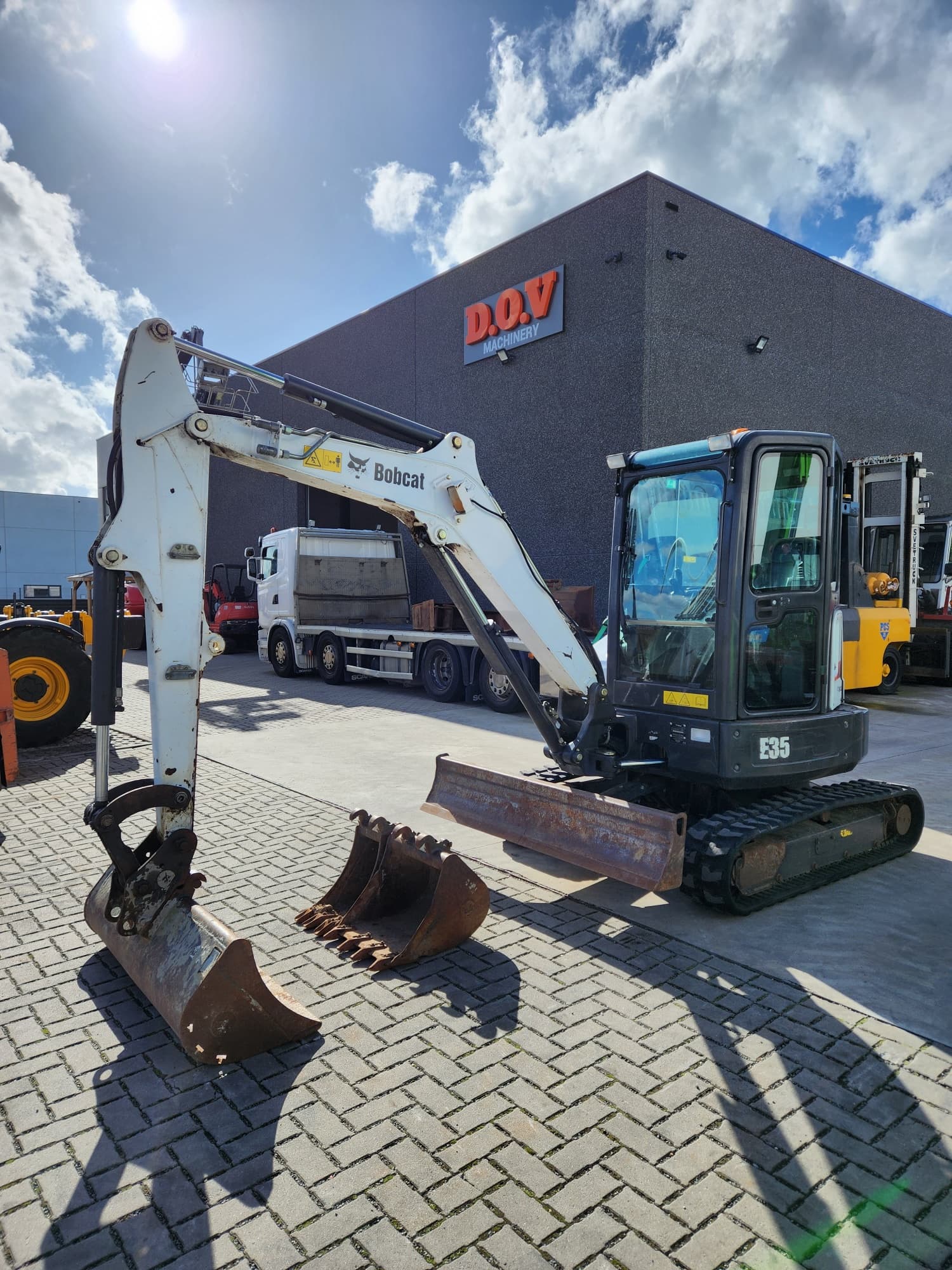 Bobcat E35